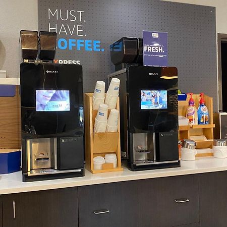 Holiday Inn Express Hotel & Suites North Kansas City By Ihg Bagian luar foto
