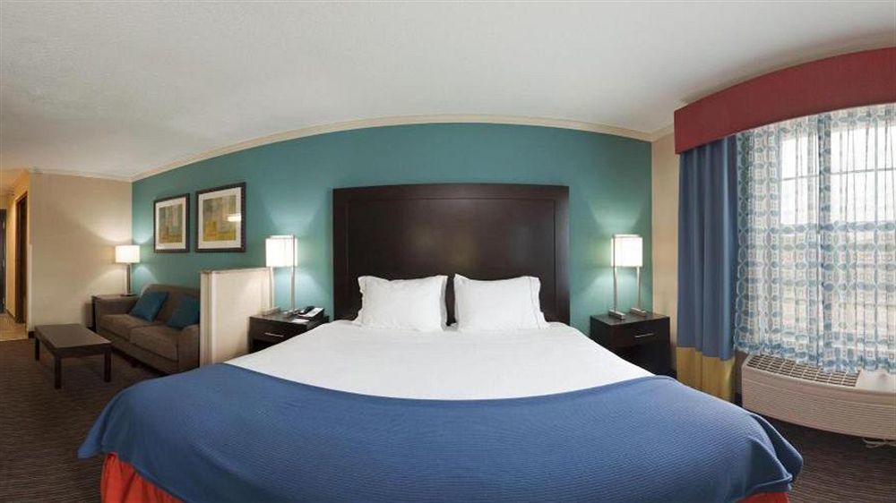 Holiday Inn Express Hotel & Suites North Kansas City By Ihg Bagian luar foto