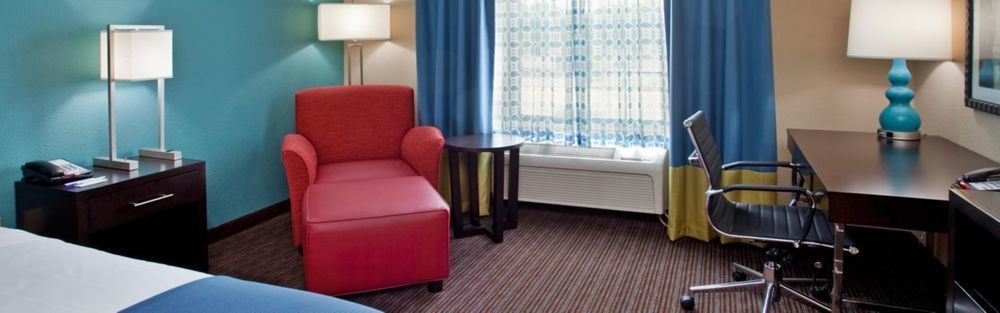 Holiday Inn Express Hotel & Suites North Kansas City By Ihg Bagian luar foto
