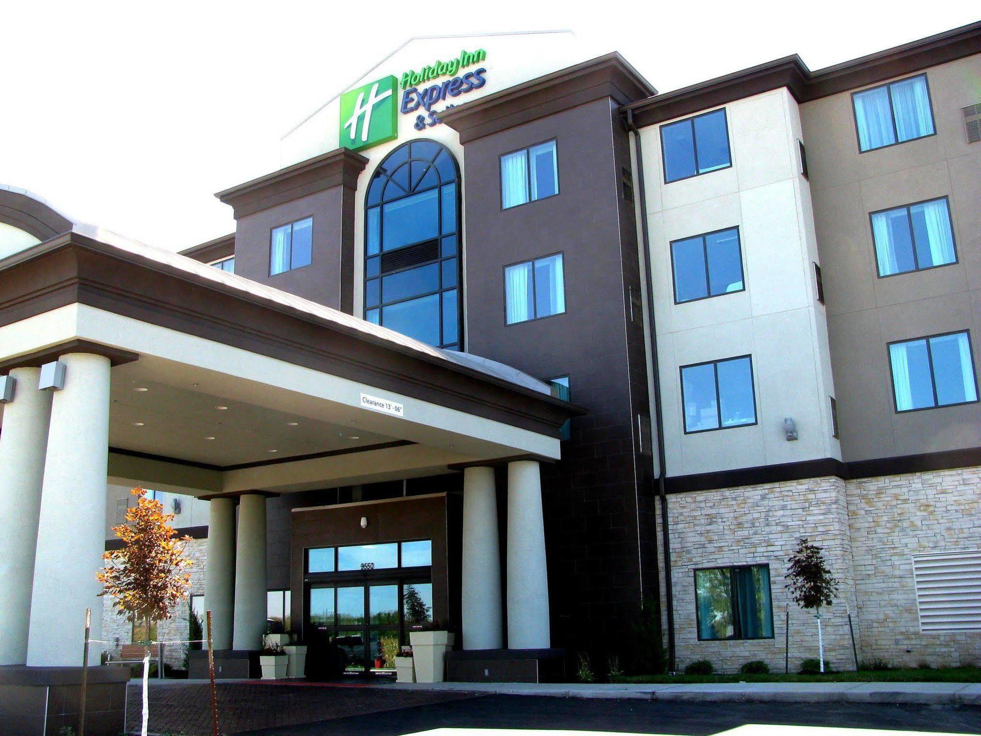 Holiday Inn Express Hotel & Suites North Kansas City By Ihg Bagian luar foto