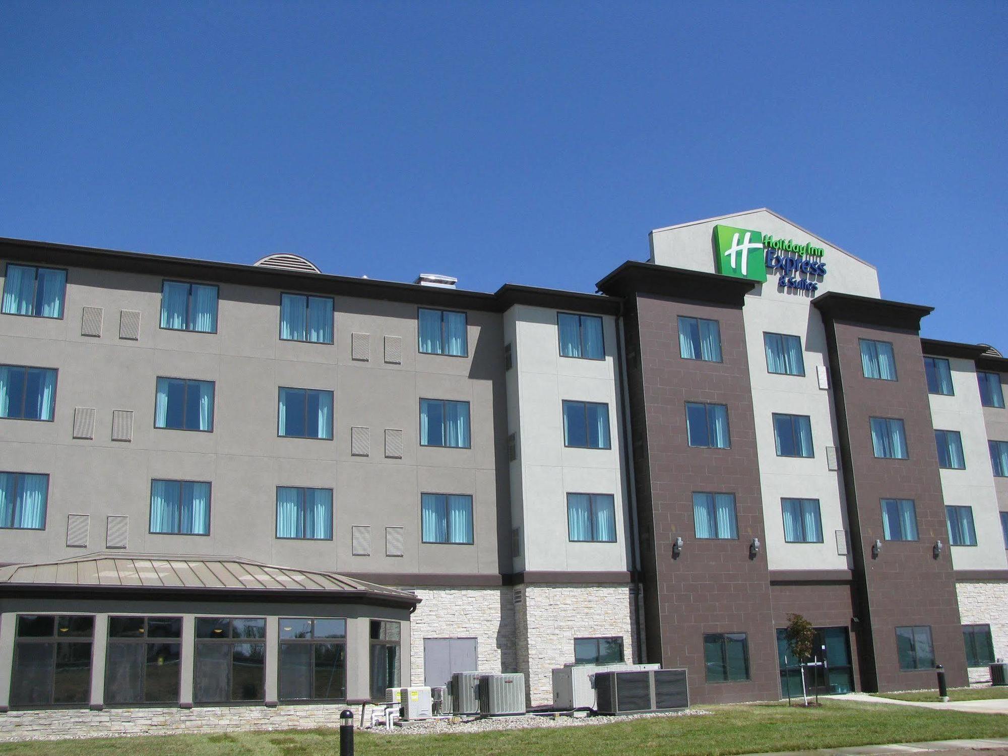 Holiday Inn Express Hotel & Suites North Kansas City By Ihg Bagian luar foto