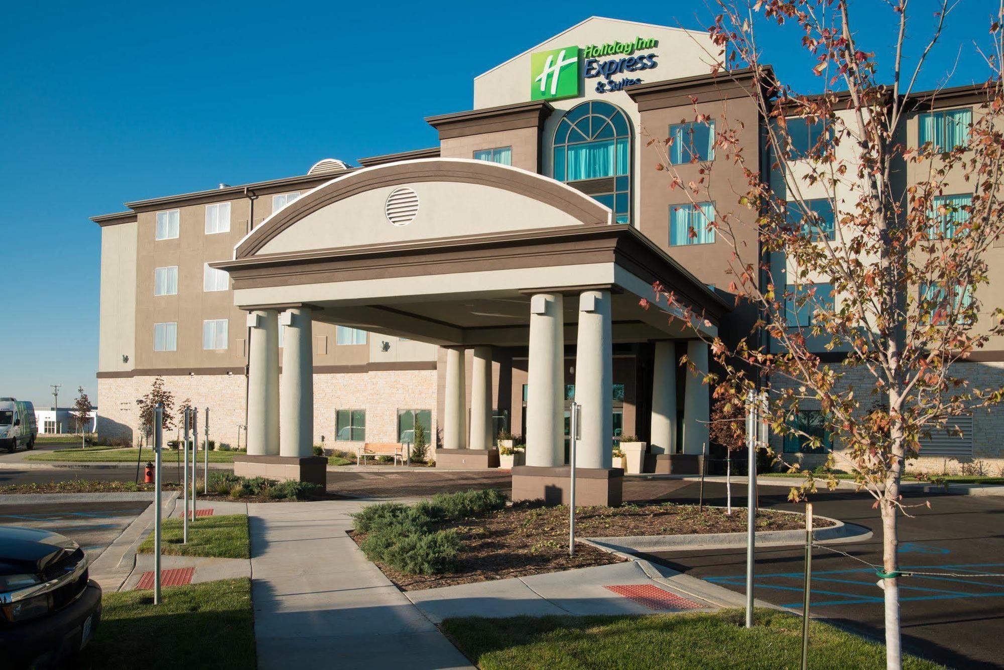 Holiday Inn Express Hotel & Suites North Kansas City By Ihg Bagian luar foto