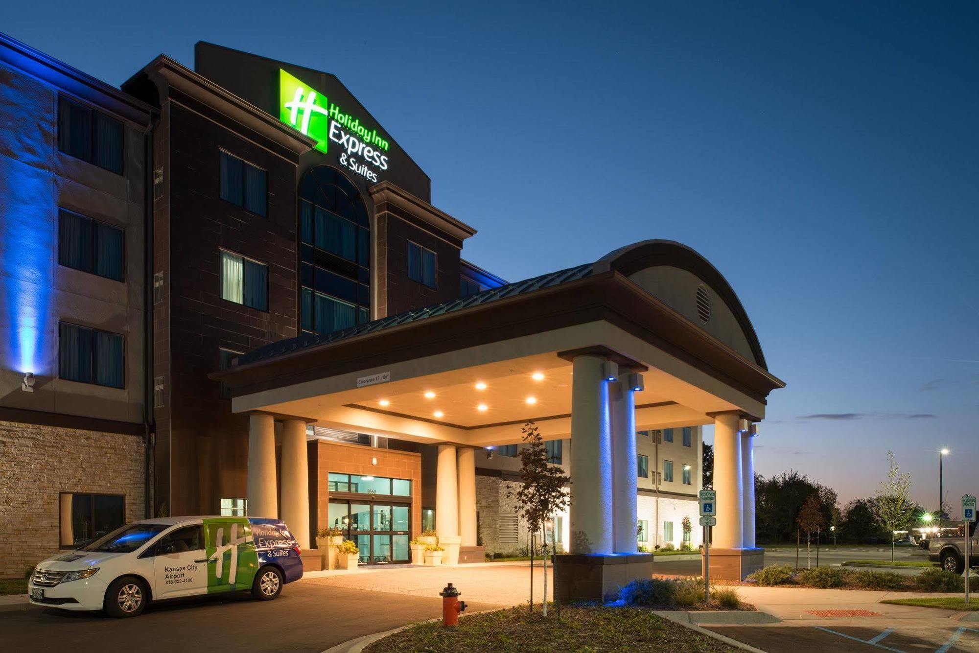 Holiday Inn Express Hotel & Suites North Kansas City By Ihg Bagian luar foto