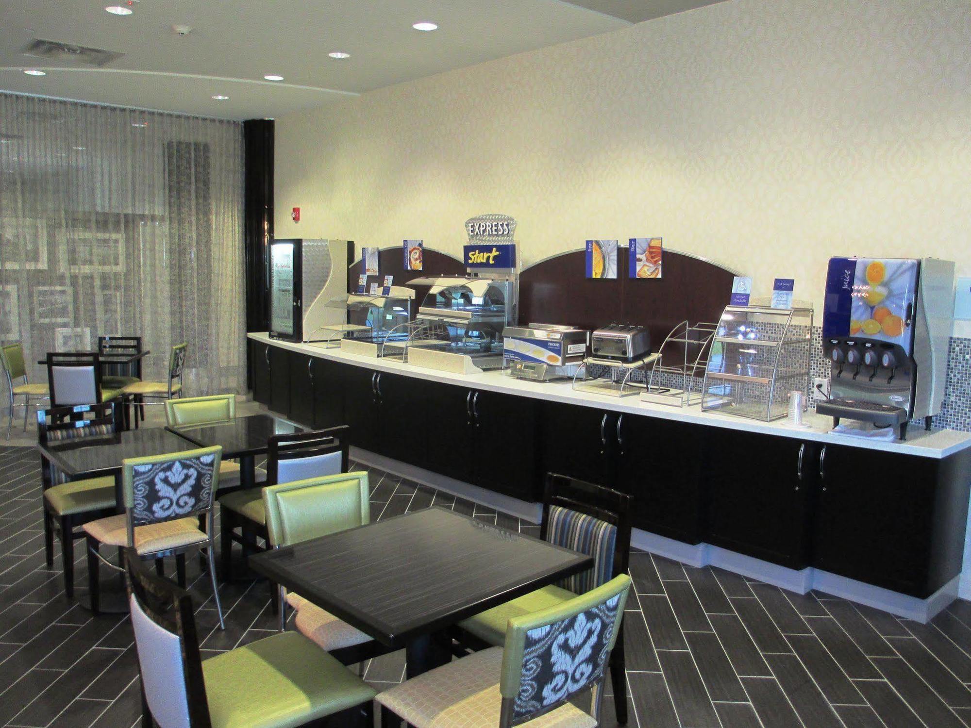 Holiday Inn Express Hotel & Suites North Kansas City By Ihg Bagian luar foto