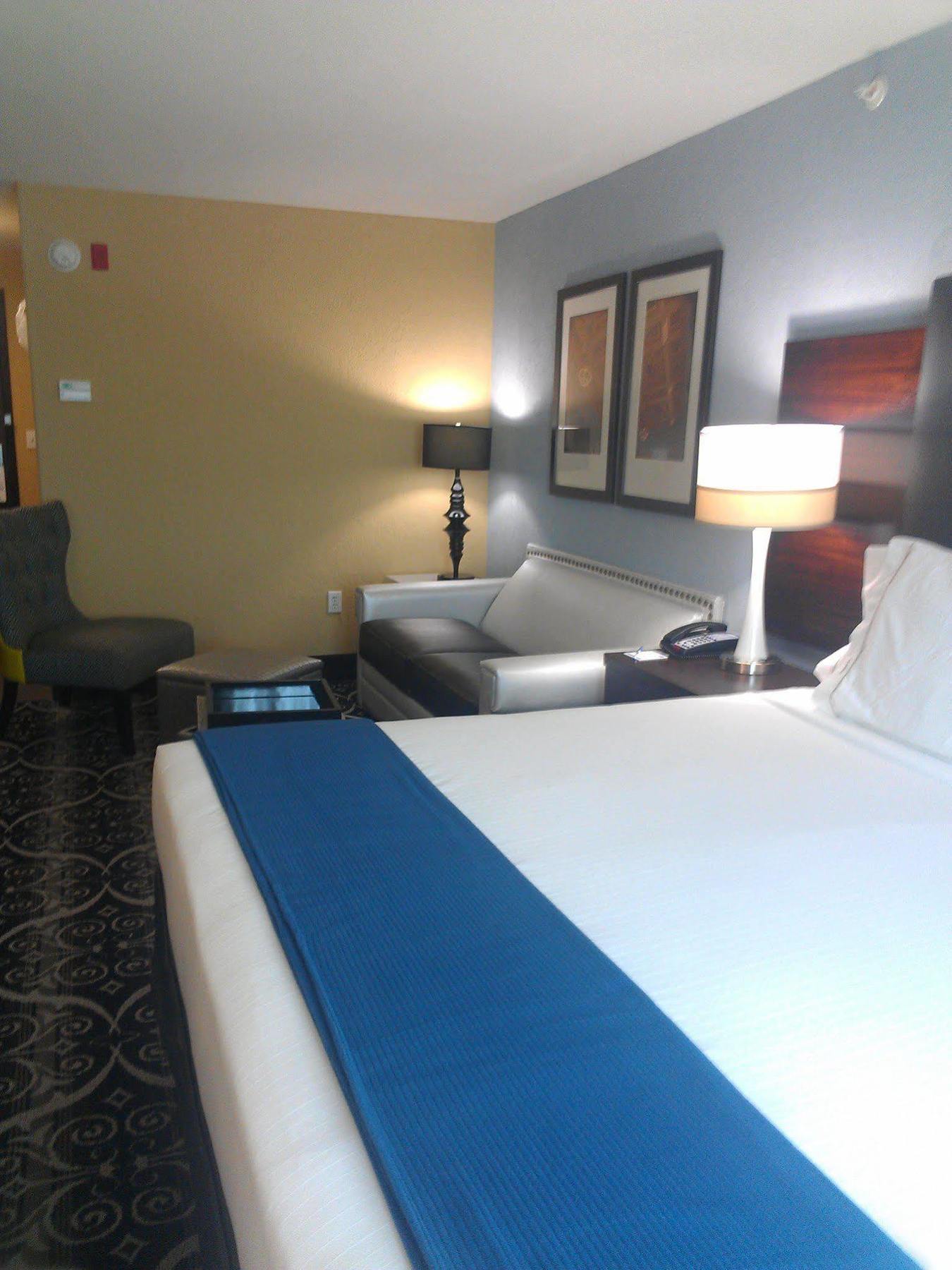 Holiday Inn Express Hotel & Suites North Kansas City By Ihg Bagian luar foto