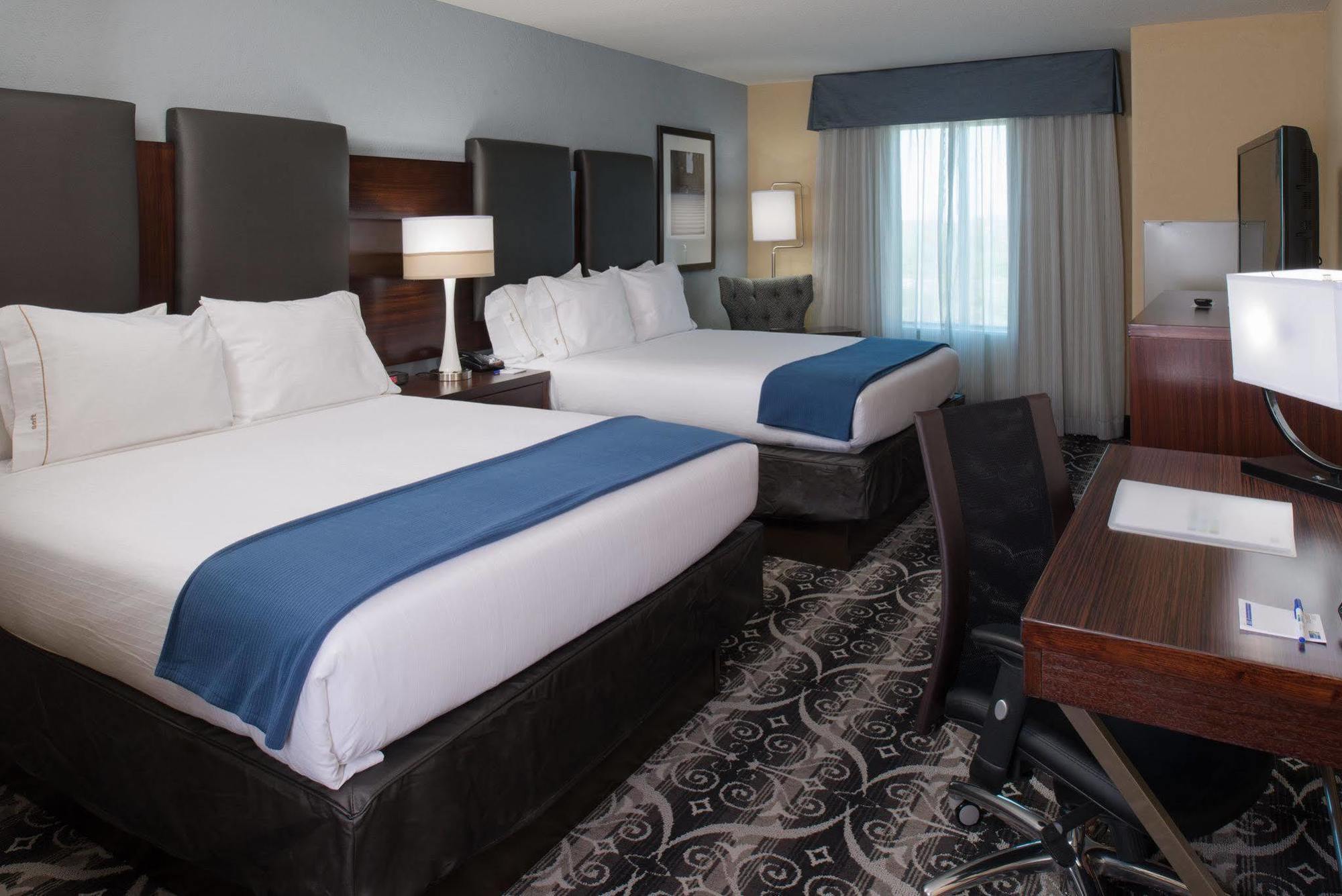 Holiday Inn Express Hotel & Suites North Kansas City By Ihg Bagian luar foto
