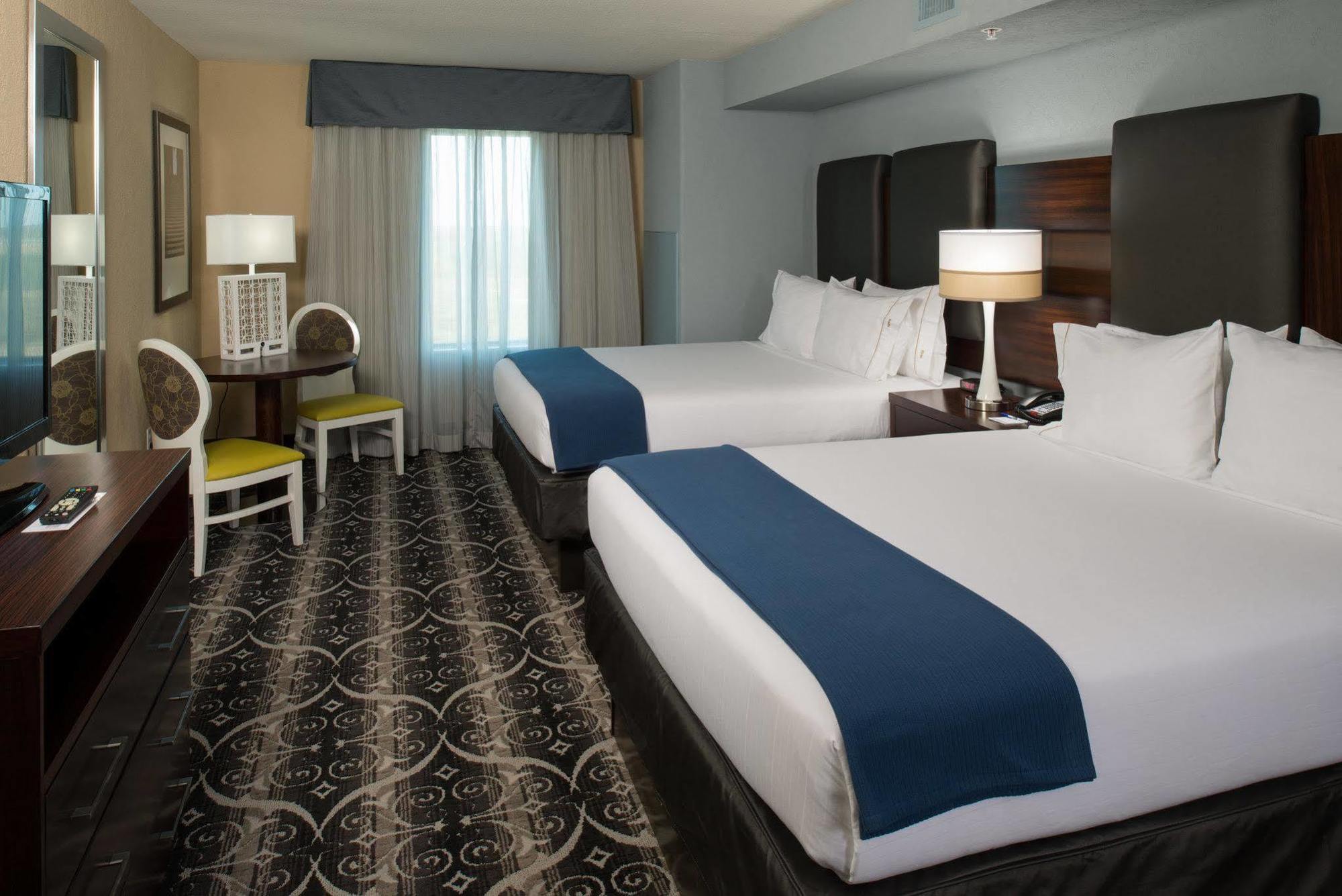 Holiday Inn Express Hotel & Suites North Kansas City By Ihg Bagian luar foto