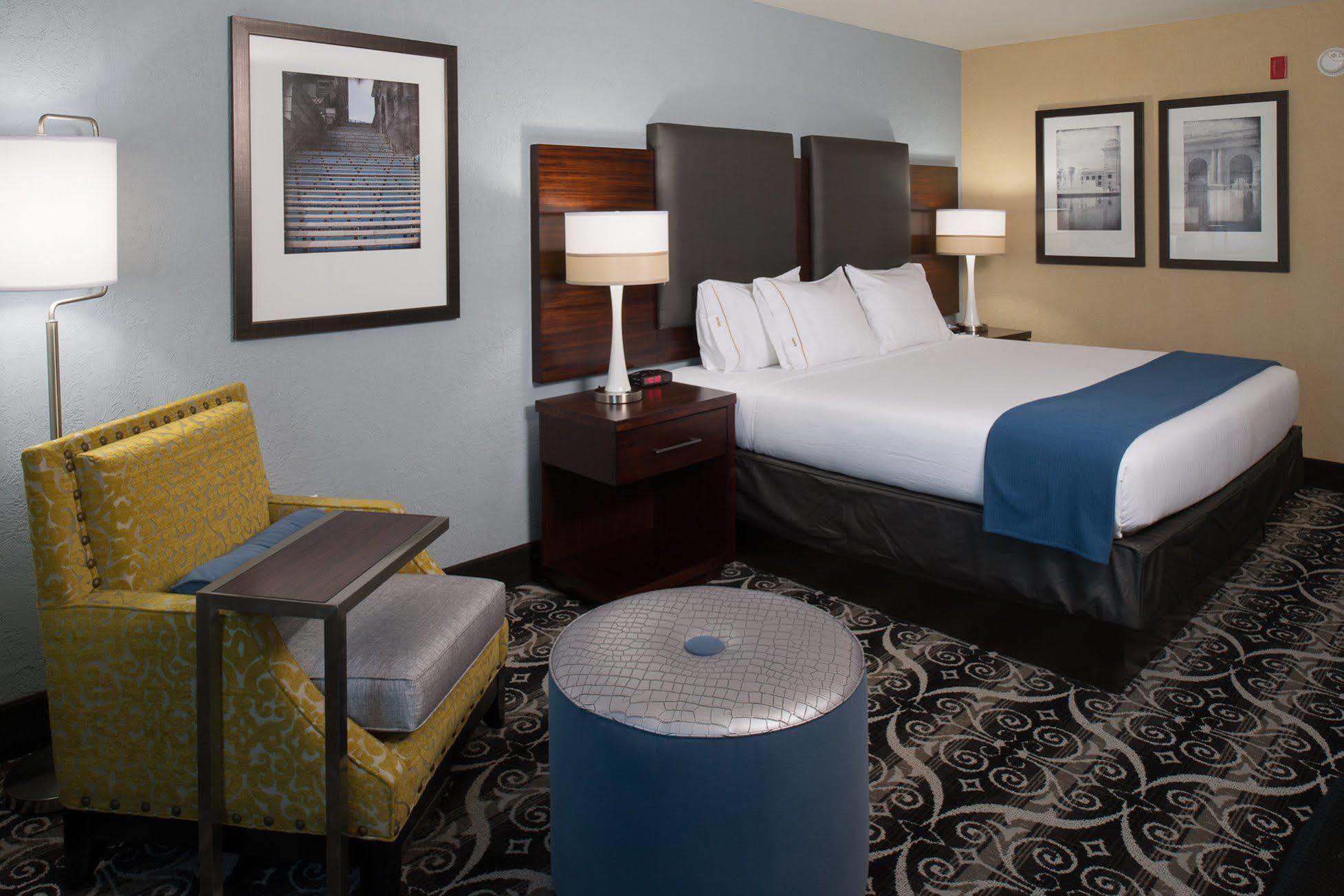 Holiday Inn Express Hotel & Suites North Kansas City By Ihg Bagian luar foto