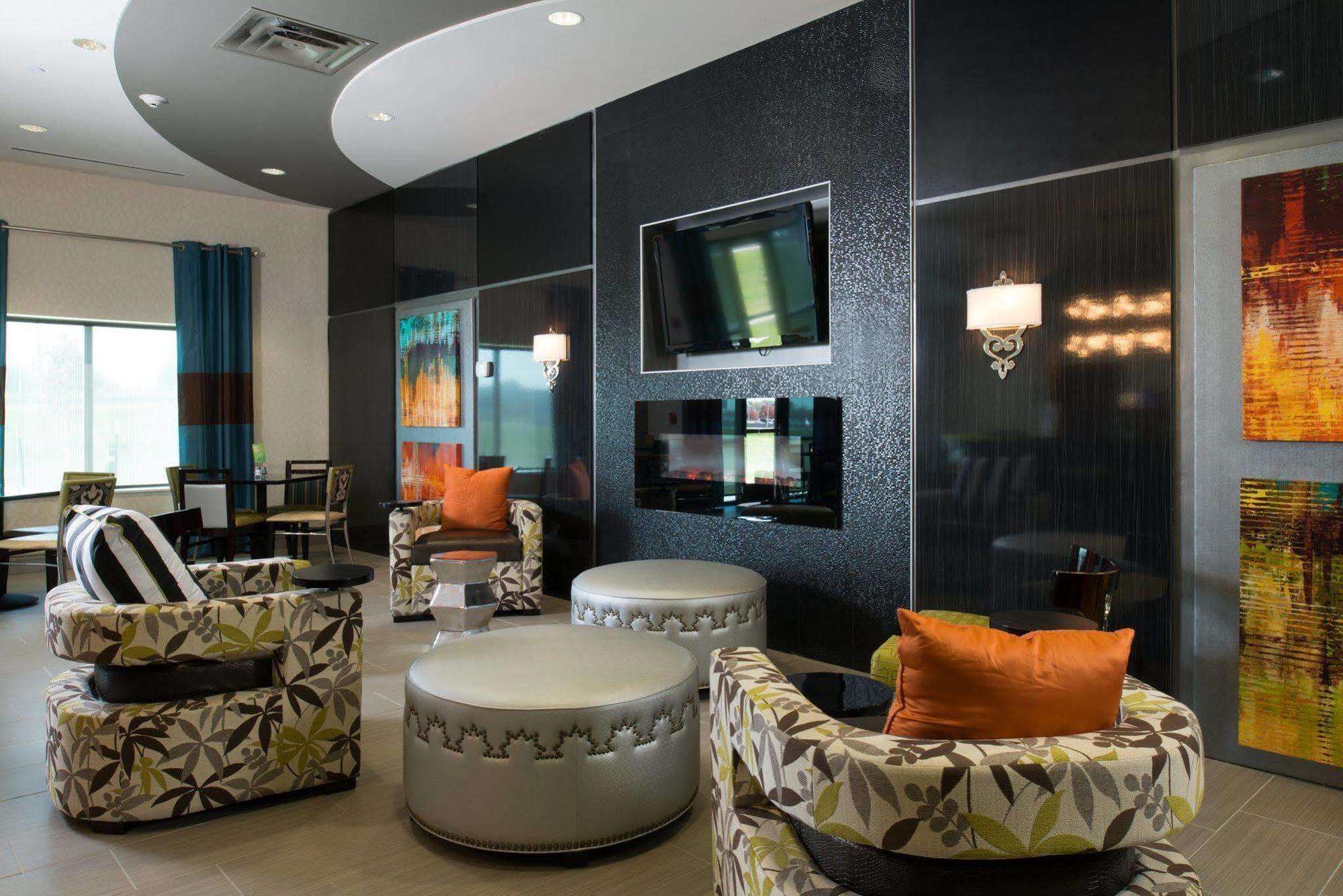 Holiday Inn Express Hotel & Suites North Kansas City By Ihg Bagian luar foto
