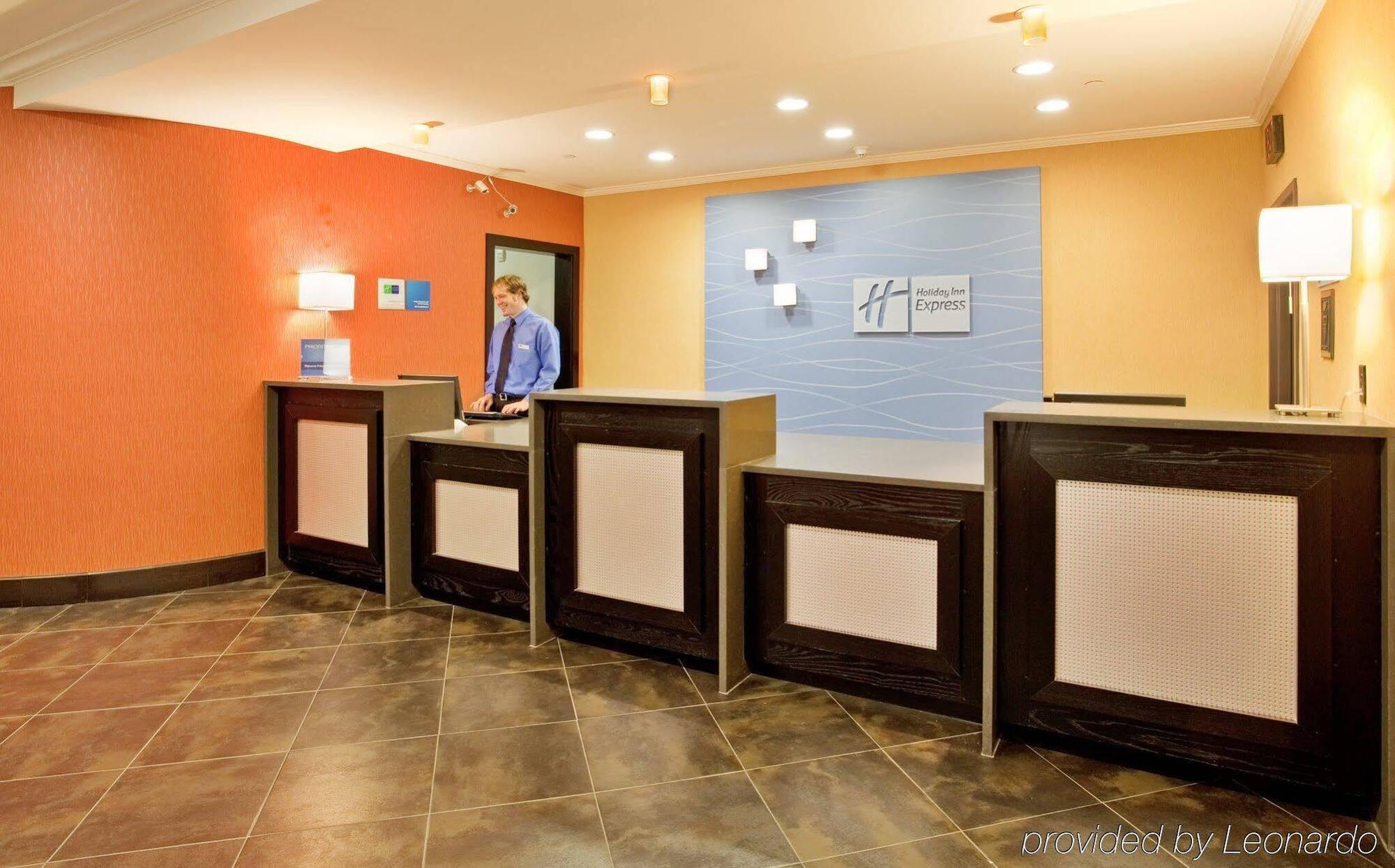 Holiday Inn Express Hotel & Suites North Kansas City By Ihg Bagian luar foto