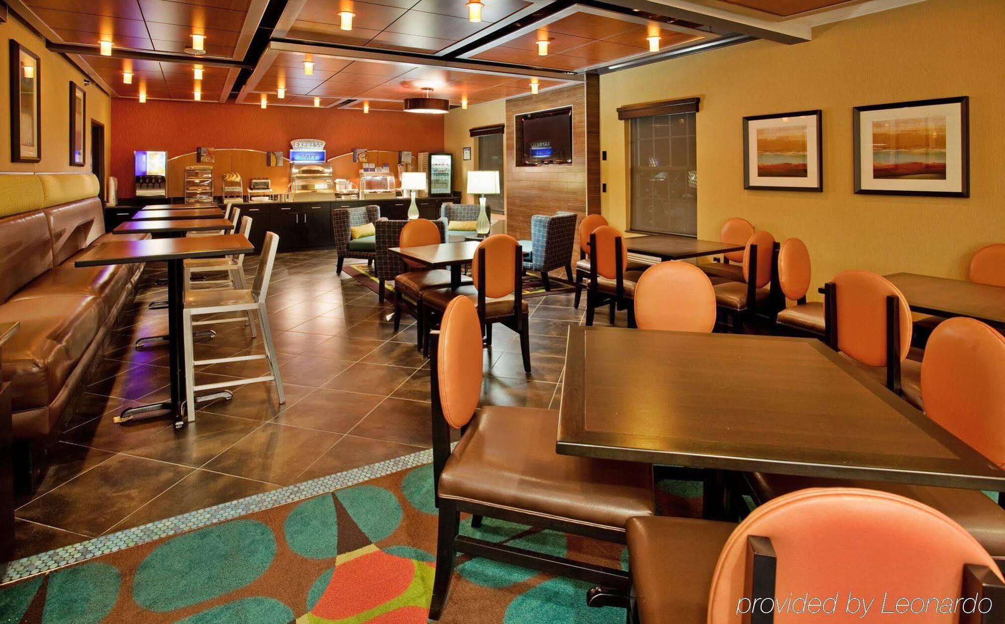 Holiday Inn Express Hotel & Suites North Kansas City By Ihg Bagian luar foto