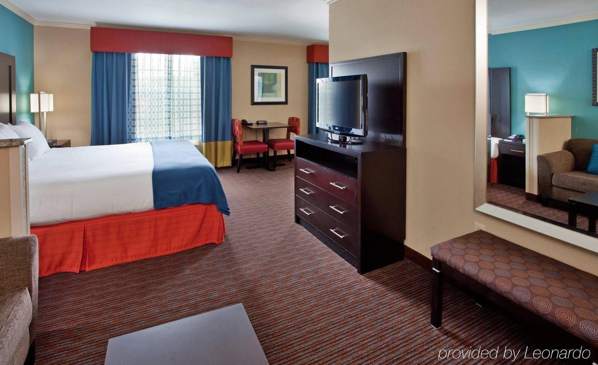 Holiday Inn Express Hotel & Suites North Kansas City By Ihg Bagian luar foto