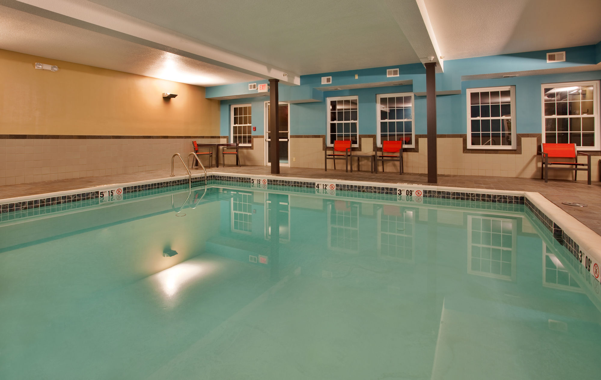 Holiday Inn Express Hotel & Suites North Kansas City By Ihg Bagian luar foto
