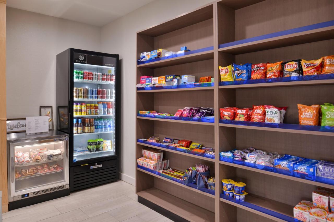 Holiday Inn Express Hotel & Suites North Kansas City By Ihg Bagian luar foto