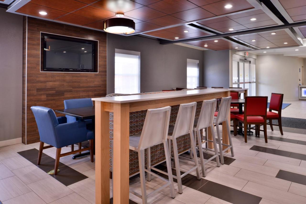 Holiday Inn Express Hotel & Suites North Kansas City By Ihg Bagian luar foto