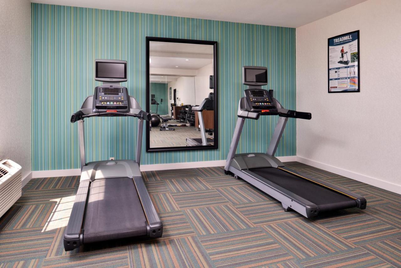 Holiday Inn Express Hotel & Suites North Kansas City By Ihg Bagian luar foto