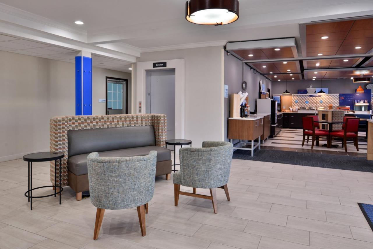 Holiday Inn Express Hotel & Suites North Kansas City By Ihg Bagian luar foto