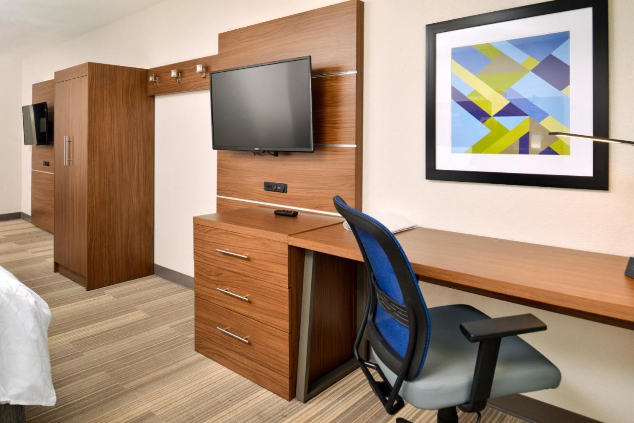 Holiday Inn Express Hotel & Suites North Kansas City By Ihg Bagian luar foto