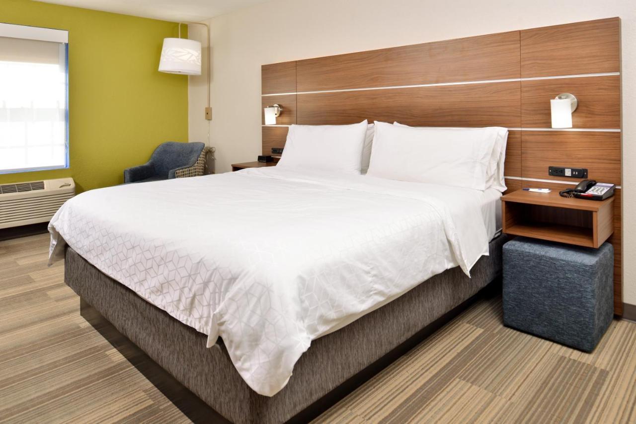 Holiday Inn Express Hotel & Suites North Kansas City By Ihg Bagian luar foto