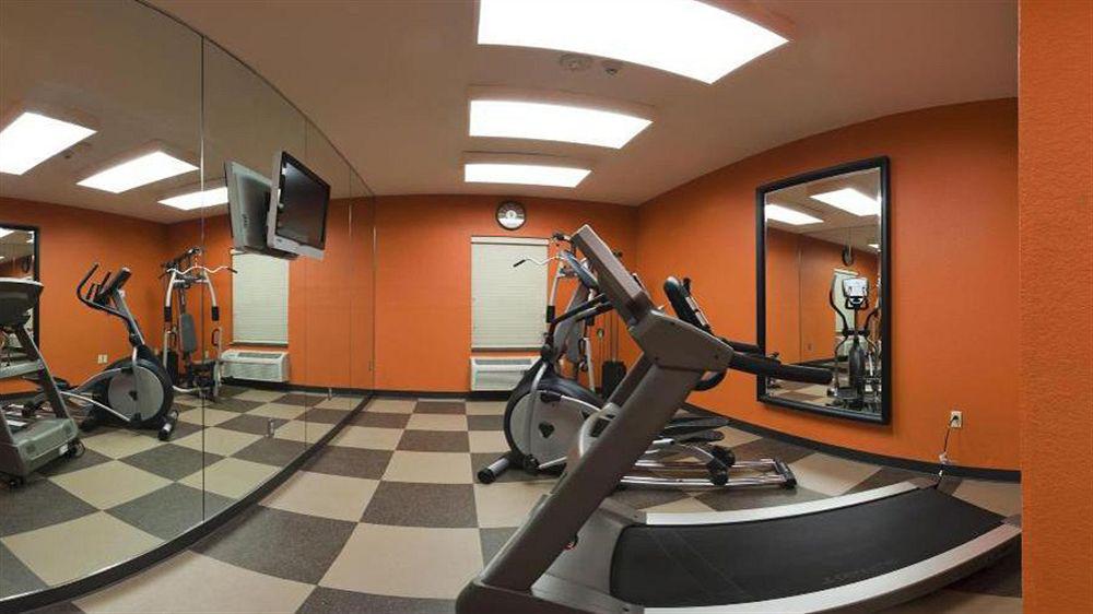 Holiday Inn Express Hotel & Suites North Kansas City By Ihg Bagian luar foto
