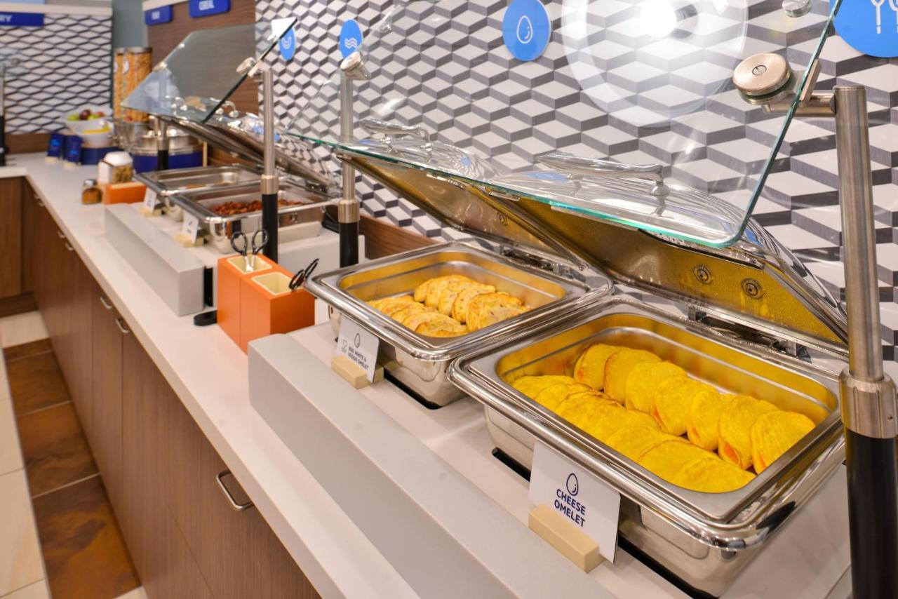 Holiday Inn Express Hotel & Suites North Kansas City By Ihg Bagian luar foto